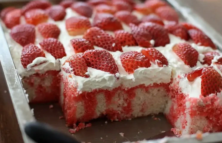 Strawberry Earthquake Cake